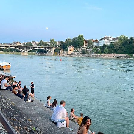 Riverside Basel Bagian luar foto