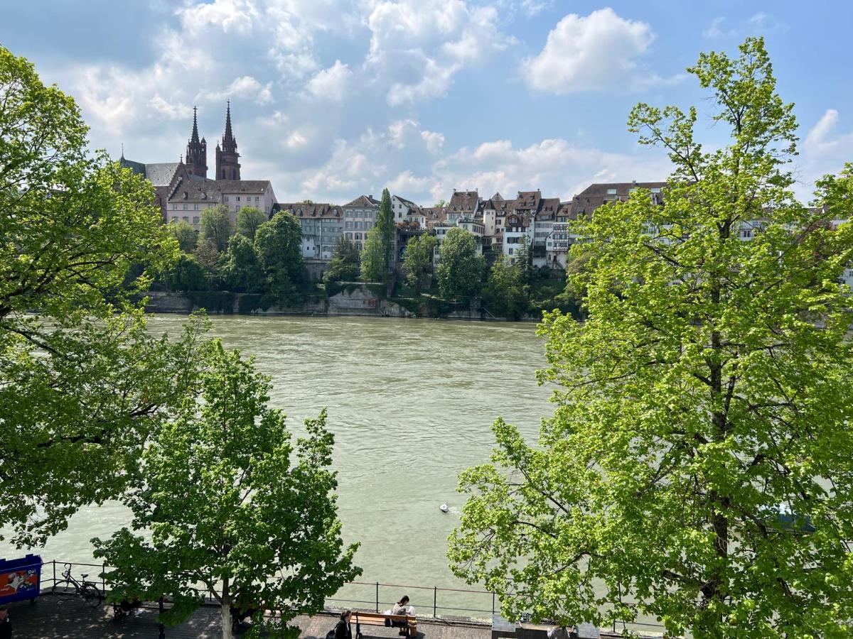 Riverside Basel Bagian luar foto