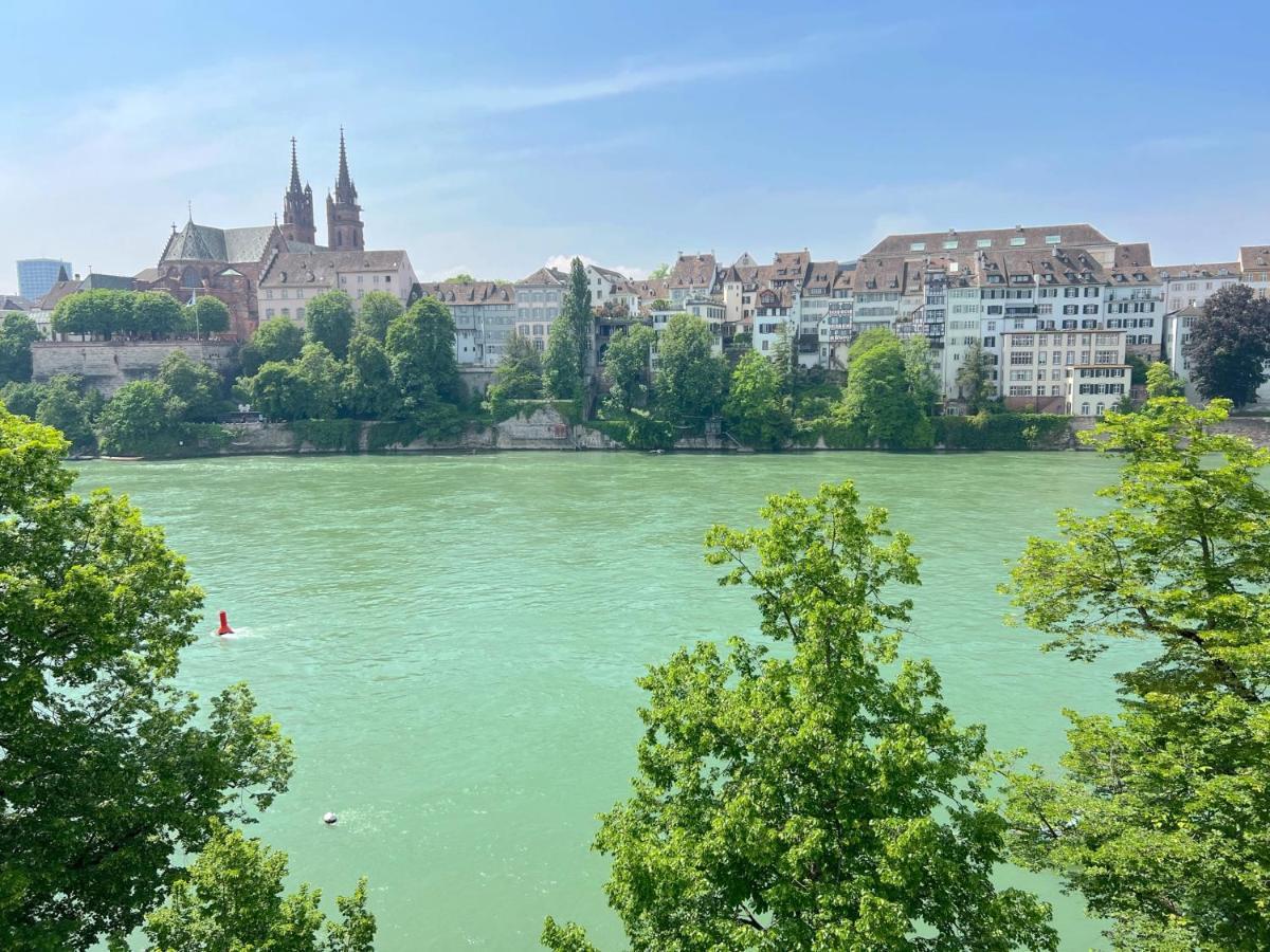 Riverside Basel Bagian luar foto