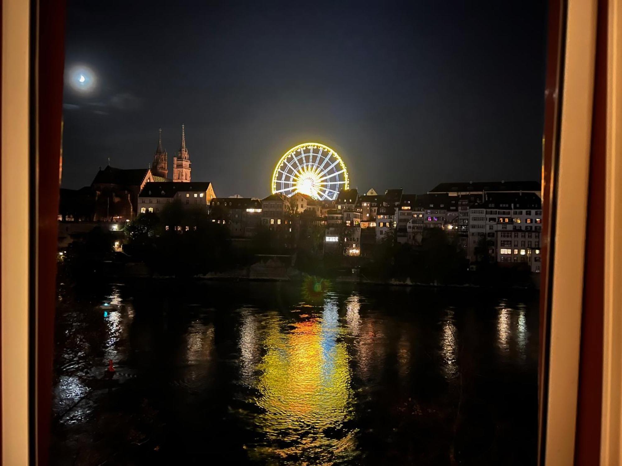 Riverside Basel Bagian luar foto