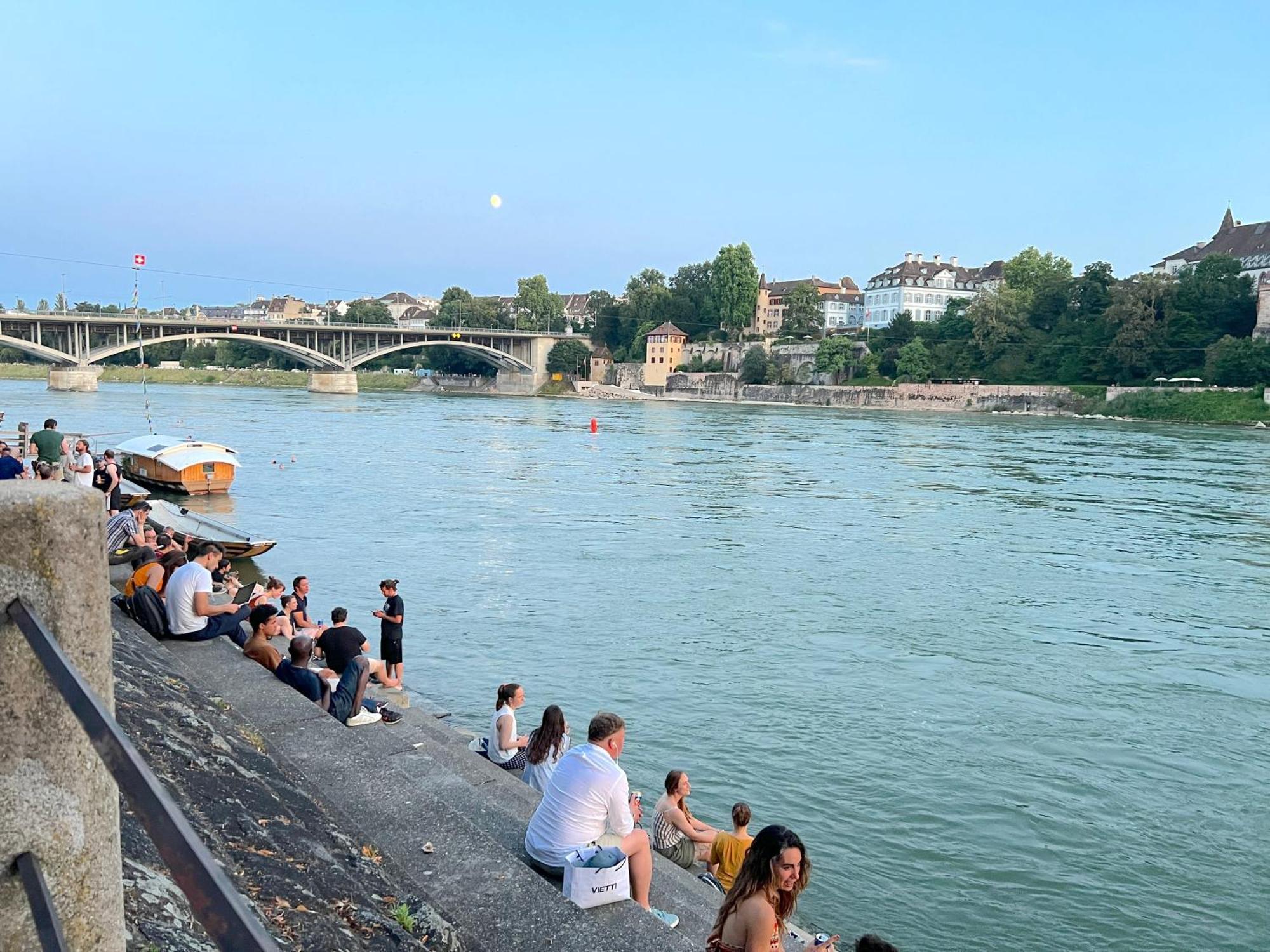 Riverside Basel Bagian luar foto