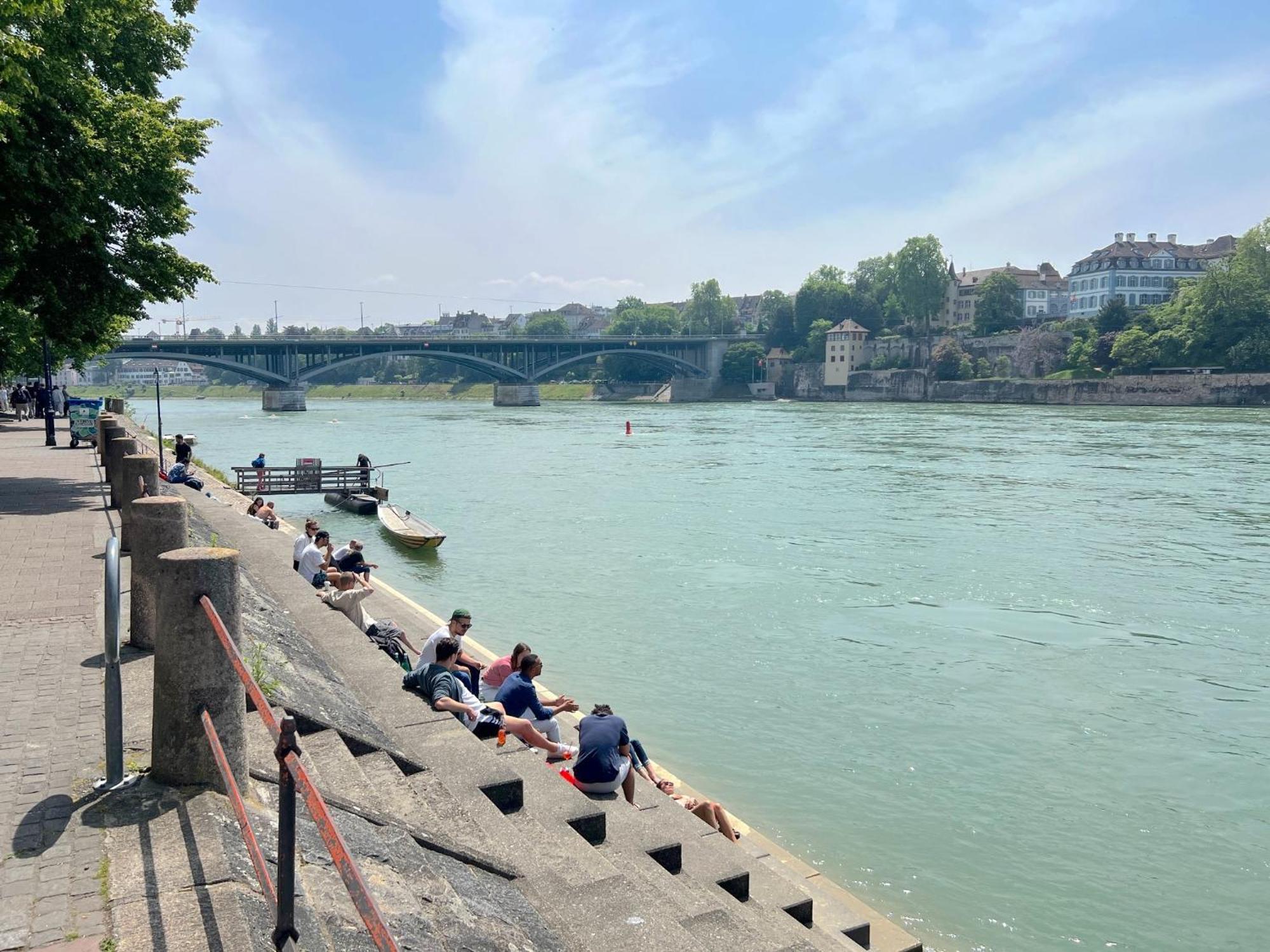 Riverside Basel Bagian luar foto
