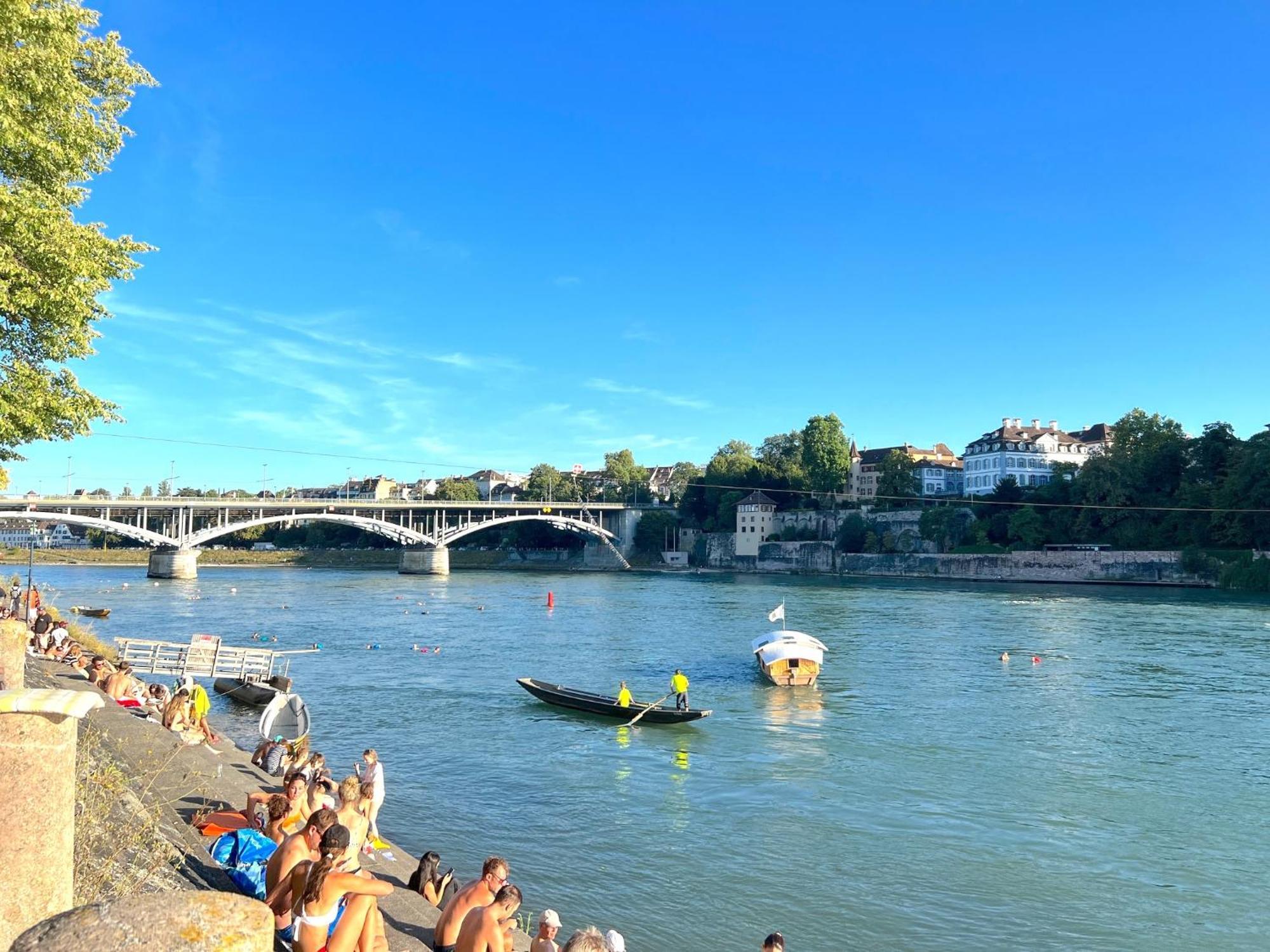 Riverside Basel Bagian luar foto